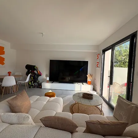 Belle Dans Neuve Avec Piscine Privee