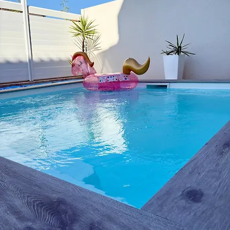 Ubytování v soukromí Belle Dans Neuve Avec Piscine Privee